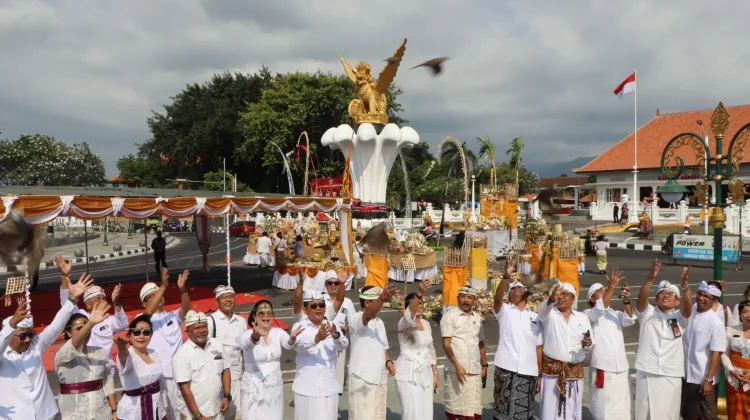 Praja Mandala Singa Ambara Raja Resmi Disucikan lewat Karya Agung