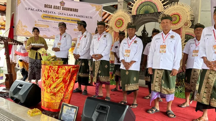 Bupati Ajak Desa Adat Perkuat Peran Kelola Sampah dari Sumber