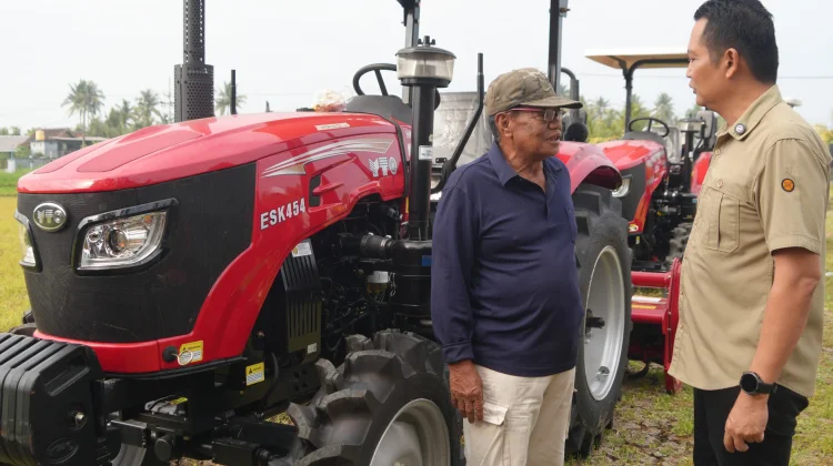 Lima Traktor Roda Empat Disalurkan untuk Petani Jembrana