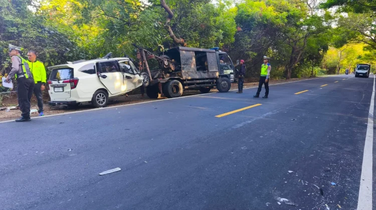 Tabrakan Mobil dan Bus di Hutan Bali Barat, Dua Orang Meninggal