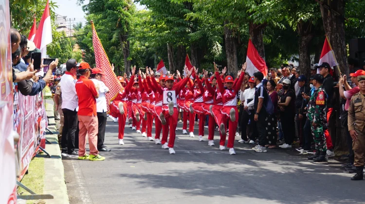 SDN 1 Suwug Raih Juara Gerak Jalan 8 Kilometer, Antusiasme Pelajar Warnai HUT RI