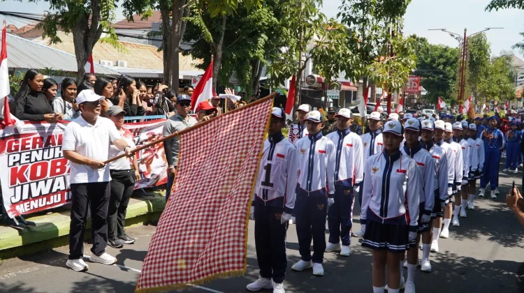 Bupati Buleleng Siapkan Uang Pembinaan bagi Seluruh Peserta Gerak Jalan