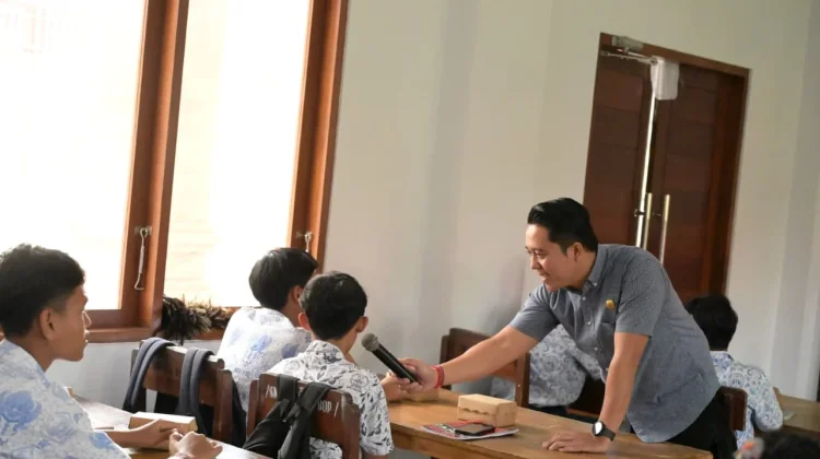 KPU Buleleng Bekali Siswa SMAN 2 Busungbiu Jadi Pemilih Cerdas