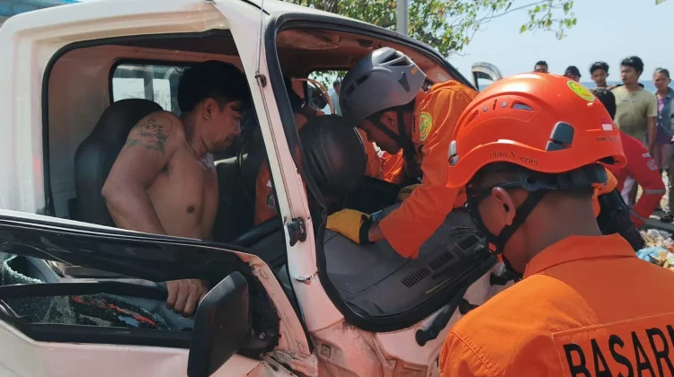 Sigap, Pos SAR Buleleng Selamatkan Sopir Truk Terjepit di Gerokgak