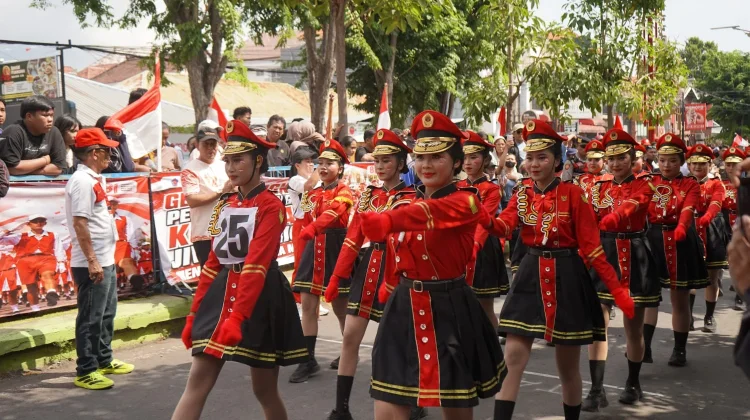 Puluhan Regu Putri Meriahkan Lomba Gerak Jalan 17 Km HUT Ke-81 RI di Buleleng