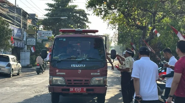 PLN Bali Utara Tebar 100 Bendera Merah Putih Sambut HUT ke-81 RI