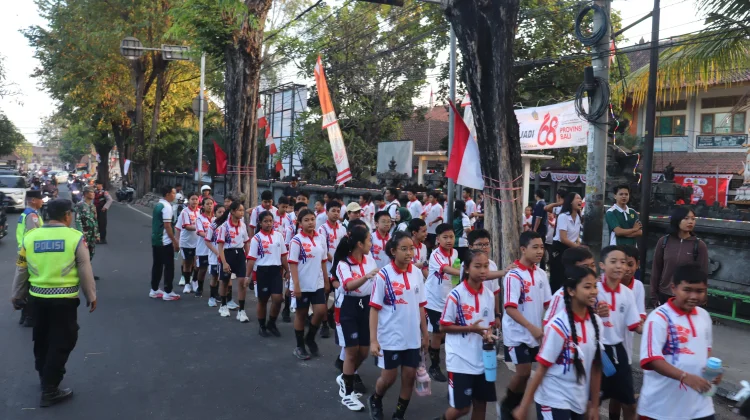 HUT ke-68 SMPN 2 Singaraja, Siswa Didorong Berani Bermimpi dan Berprestasi
