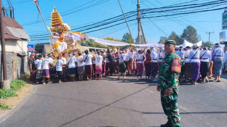Ngaben Massal 44 Sawe di Bungkulan Dikawal TNI dan Pecalang
