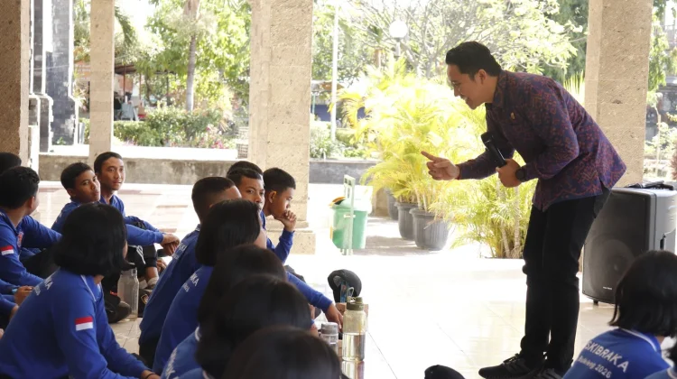 KPU Buleleng Bekali Paskibra dengan Literasi Demokrasi dan Pemilu