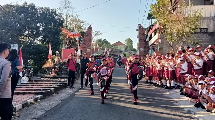 Langkah Serempak Pelajar Sukasada Gaungkan Semangat Kemerdekaan