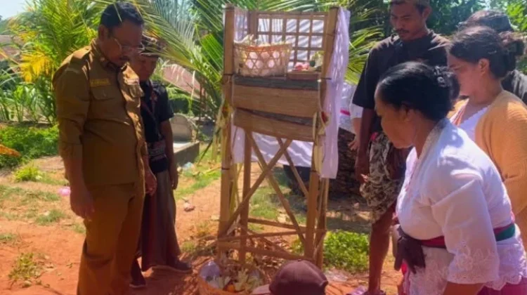 Dinsos Buleleng Fasilitasi Pemakaman Warga Terlantar di Desa Suwug
