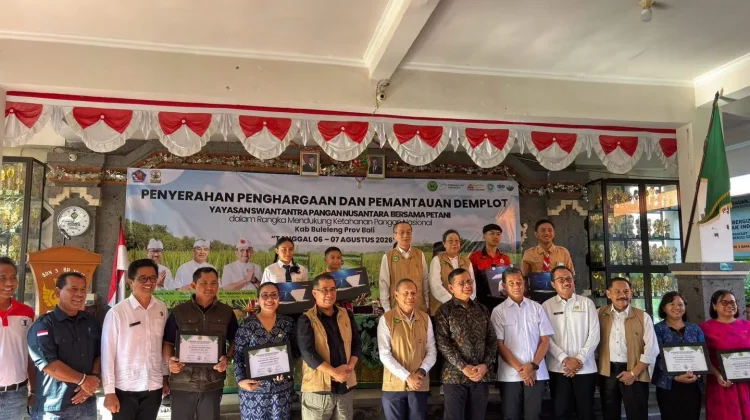 Penerima Penghargaan Program Swasembada Pangan Berbasis Sekolah Buleleng