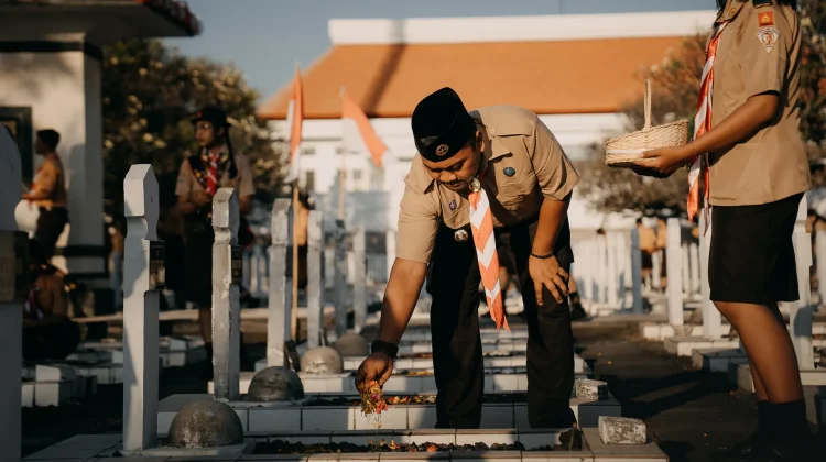 Kepala BNNK Buleleng Hadiri Renungan dan Tabur Bunga Hari Pramuka