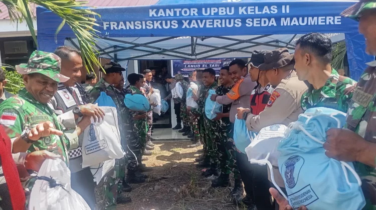 1.725 Paket Sembako Bantuan Presiden Tiba di Maumere untuk Korban Bencana