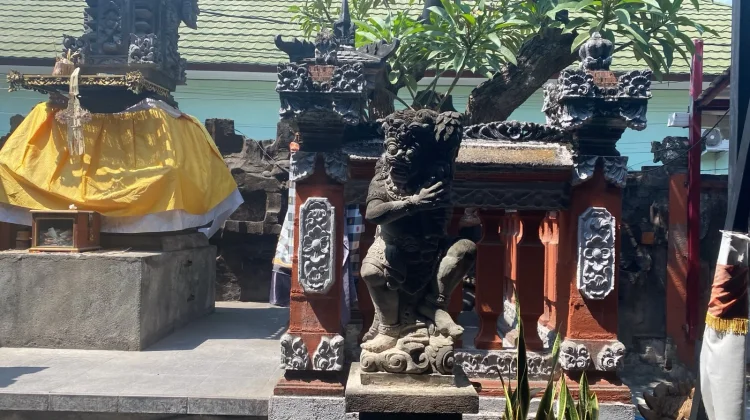 Makna dan Peran Penting Patung Dwarapala Penjaga Gerbang Spiritual
