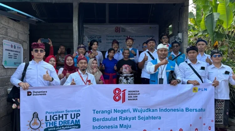 25 Keluarga Terima Sambungan Listrik Gratis PLN di HUT RI ke-81