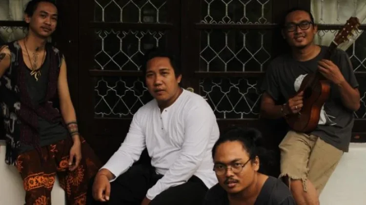 Empat Detik Sebelum Tidur, ketika Singaraja Menjadi Bunyi