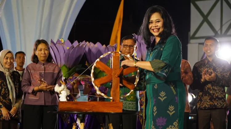 Endek Tunjung Ungu Diluncurkan di BulFest 2026, Dekranasda Bidik Pasar Dunia