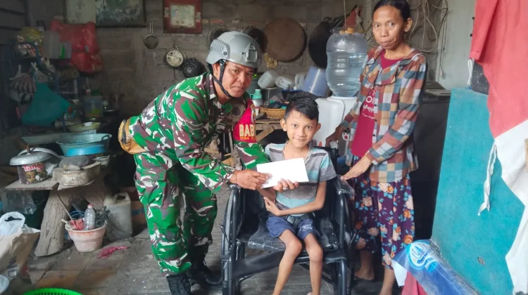 Dua Warga Bungkulan Dapat Bantuan, Kursi Roda hingga Biaya Sekolah