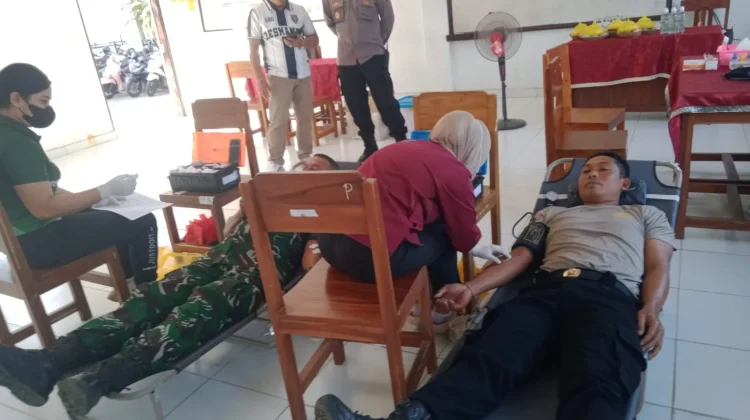 Donor Darah Warnai HUT ke-15 SMA Negeri 2 Mendoyo
