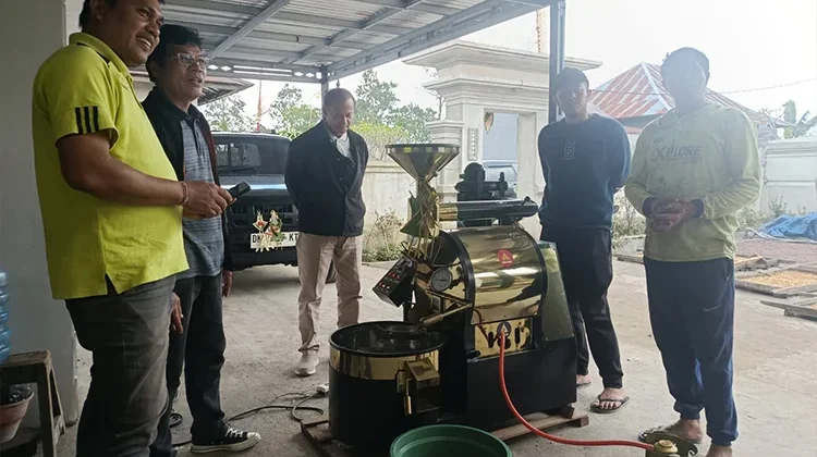 Tak Lagi Jual Biji Mentah, Petani Desa Pengejaran Mulai Olah Kopi Sangrai Mandiri