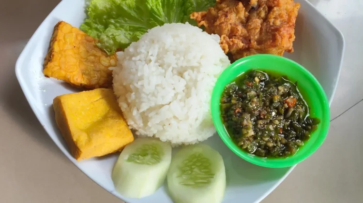 Bukan Sekadar Ayam Goreng, Ayam Kipas Tawarkan Sensasi Kuliner yang Berbeda