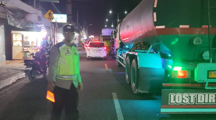 Arus Keluar Bali Mengular Satu Kilometer di Gilimanuk