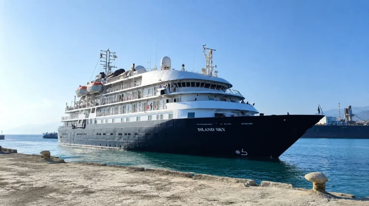 Setelah Jeda, MV Island Sky Bawa 175 Wisatawan ke Buleleng