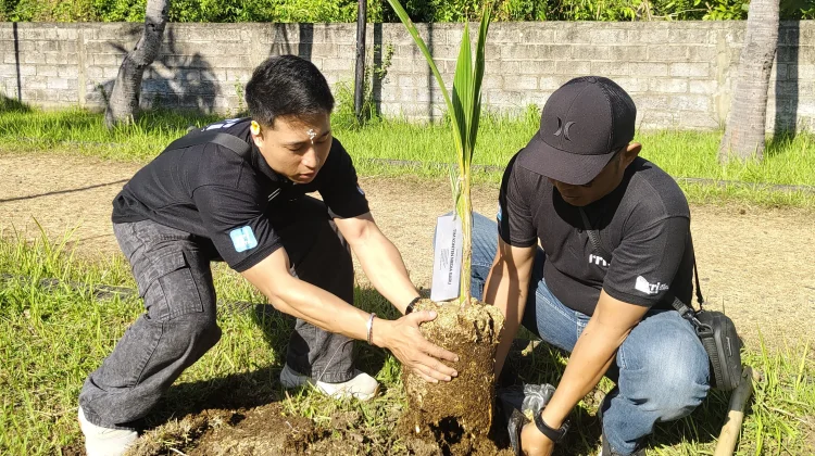 Harmoni dalam Aksi, RRI Singaraja Hijaukan Kawasan Pemancar