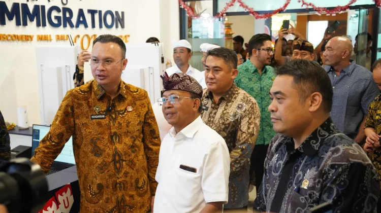 Dirjen Resmikan Immigration Lounge, Urus Paspor Kini di Discovery Mall