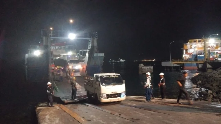 KMP Perkasa Prima 5 Mati Mesin di Selat Bali, 19 Penumpang Dievakuasi