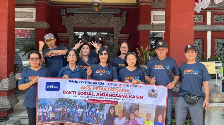 Fans RRI Singaraja Berbagi Kasih dengan Lansia