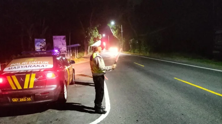 Patroli Cahaya Biru Polsek Melaya Sasar Jalur Pesisir