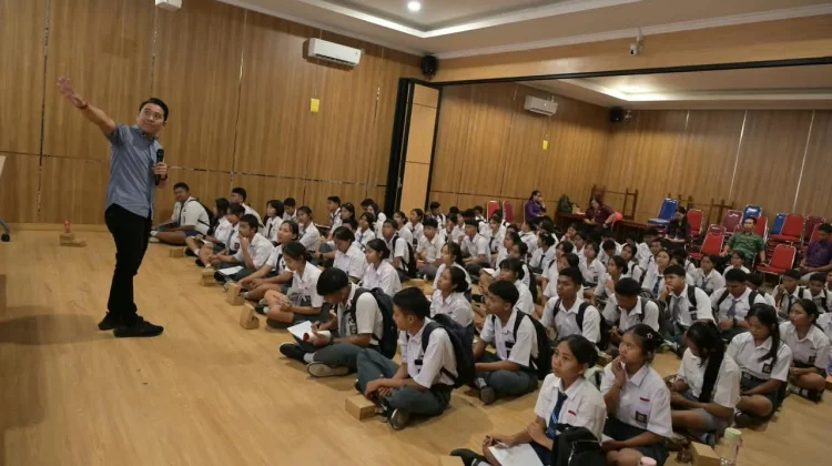 Edukasi Demokrasi di SMKN 1 Tejakula, Siswa Kenali Pentingnya Pemilu
