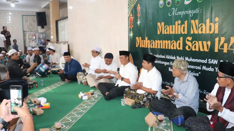 Pawai Kirab Maulid Nabi Semarakkan Peringatan 1448 Hijriah di Singaraja