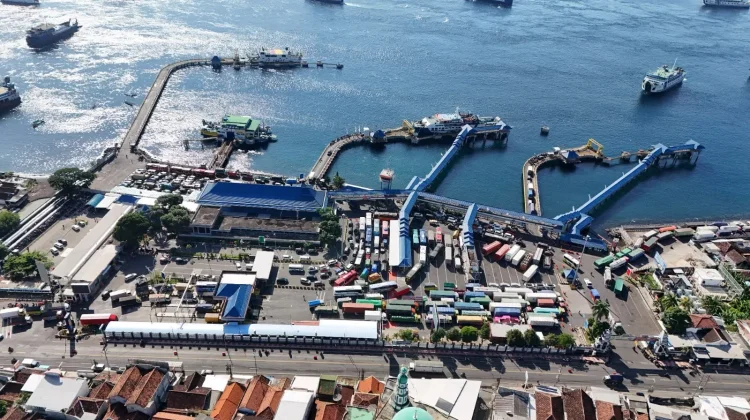 ASDP Tambah Armada untuk Urai Antrean Kendaraan Ketapang-Gilimanuk