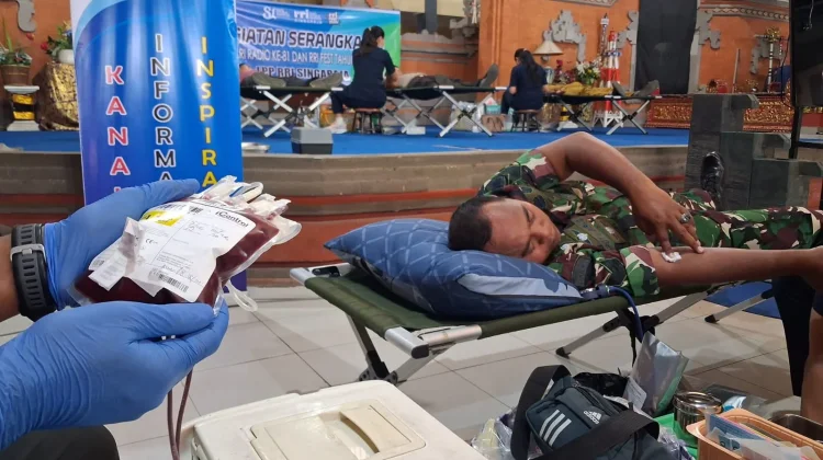 Hari Radio Ke-81, RRI Singaraja Gelar Donor Darah untuk Kemanusiaan