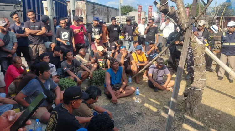Sopir dan Otoritas Pelabuhan Sepakati Pengaturan Antrean Gilimanuk
