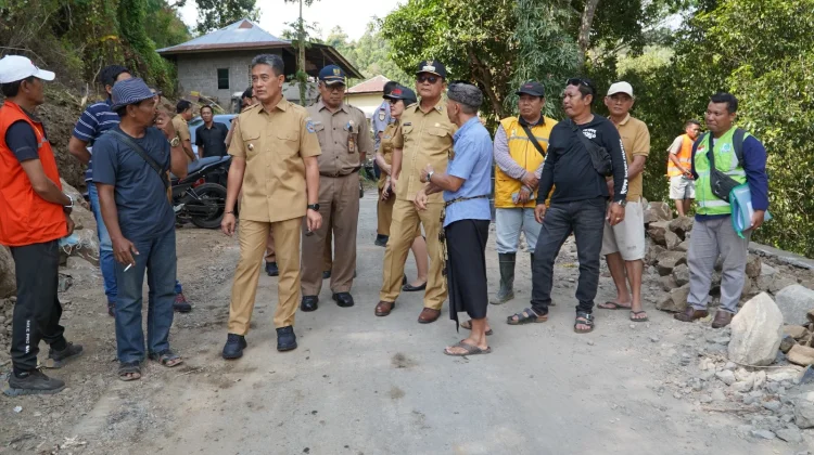 Rehabilitasi Jalan Dencarik-Pedawa Ditarget Rampung Desember