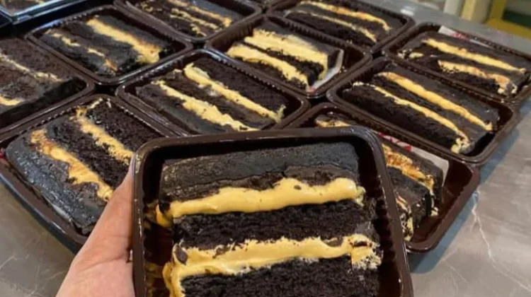 London Layer Cake, Kue Cokelat dan Salted Caramel yang Viral