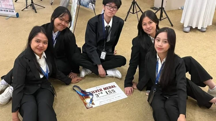 Siswa SMAN 1 Negara Raih Silver Medal di Malaysia
