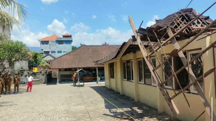 Diterjang Angin Kencang, Dua Sekolah di Buleleng Alami Kerusakan