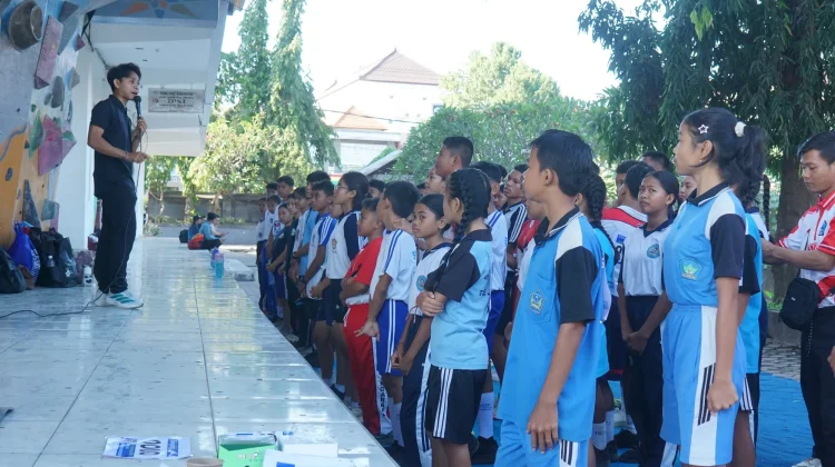 85 Siswa SMP-SMA Buleleng Ikuti Pemanduan Bakat Panjat Tebing