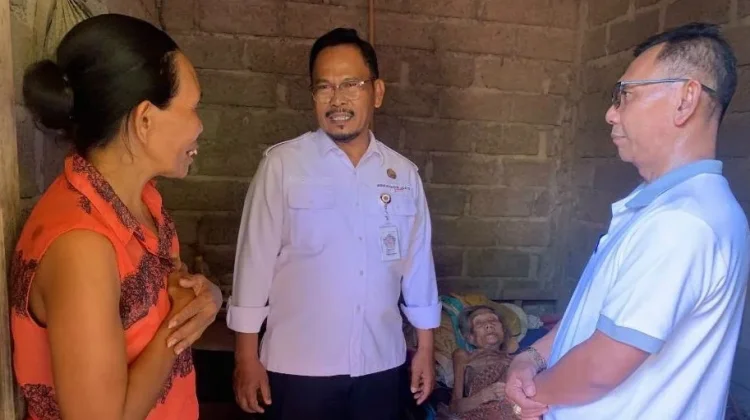 Kunjungi Warga di Dua Desa, Dinsos P3A Buleleng Tangani Warga Pemerlu Atensi Sosial
