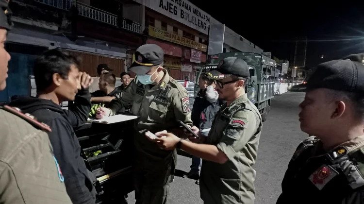 Langgar Zonasi, Satpol PP Buleleng Tertibkan 28 Pedagang Bermobil di Pasar Anyar
