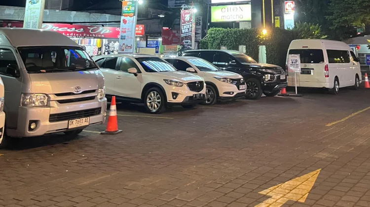 Keterbatasan Lahan Parkir Picu Kepadatan Lalu Lintas di Diponegoro