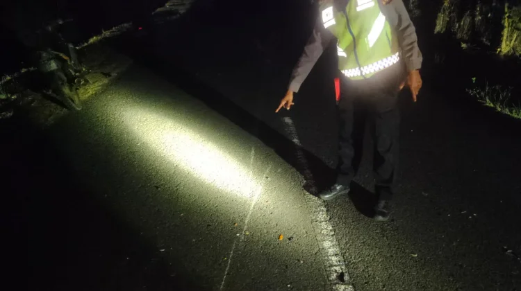 Ngebut Lampu Mati, Remaja 15 Tahun Kritis Hantam Pikap