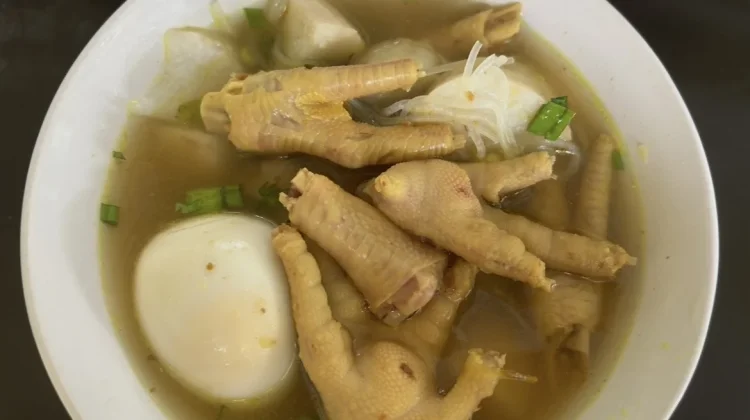 Menggoyang Lidah dengan Soto Ceker: Sensasi Gurih, Kenyal, dan Kaya Kolagen