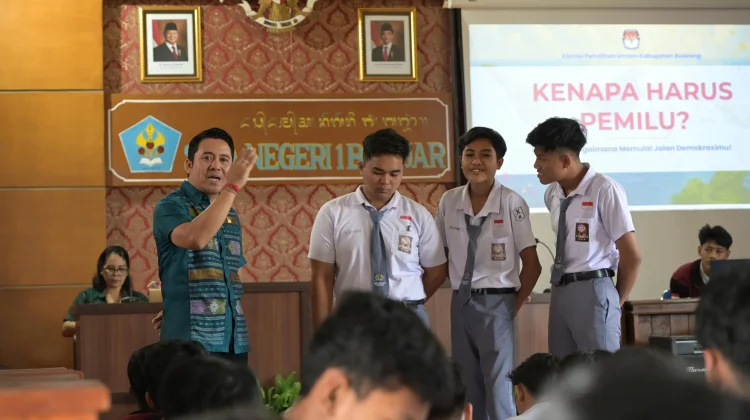 KPU Buleleng Sasar Pelajar, Bekali Siswa SMAN 1 Banjar Soal Pemilu