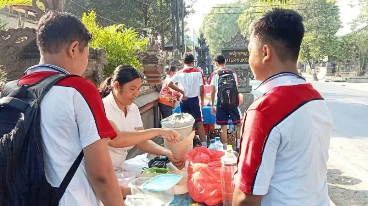 Beragam Pilihan Sarapan di Singaraja, dari Blayag hingga Kukusan Sehat